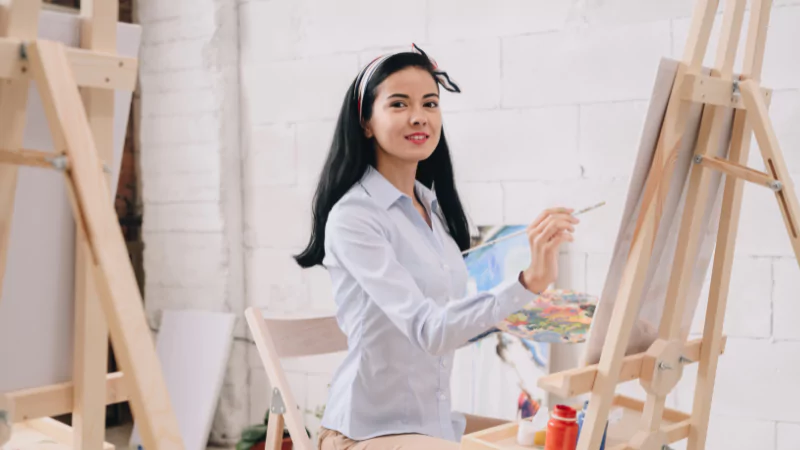 7 Best Painting Easel for Artists in 2022 Girl drawing on easel
